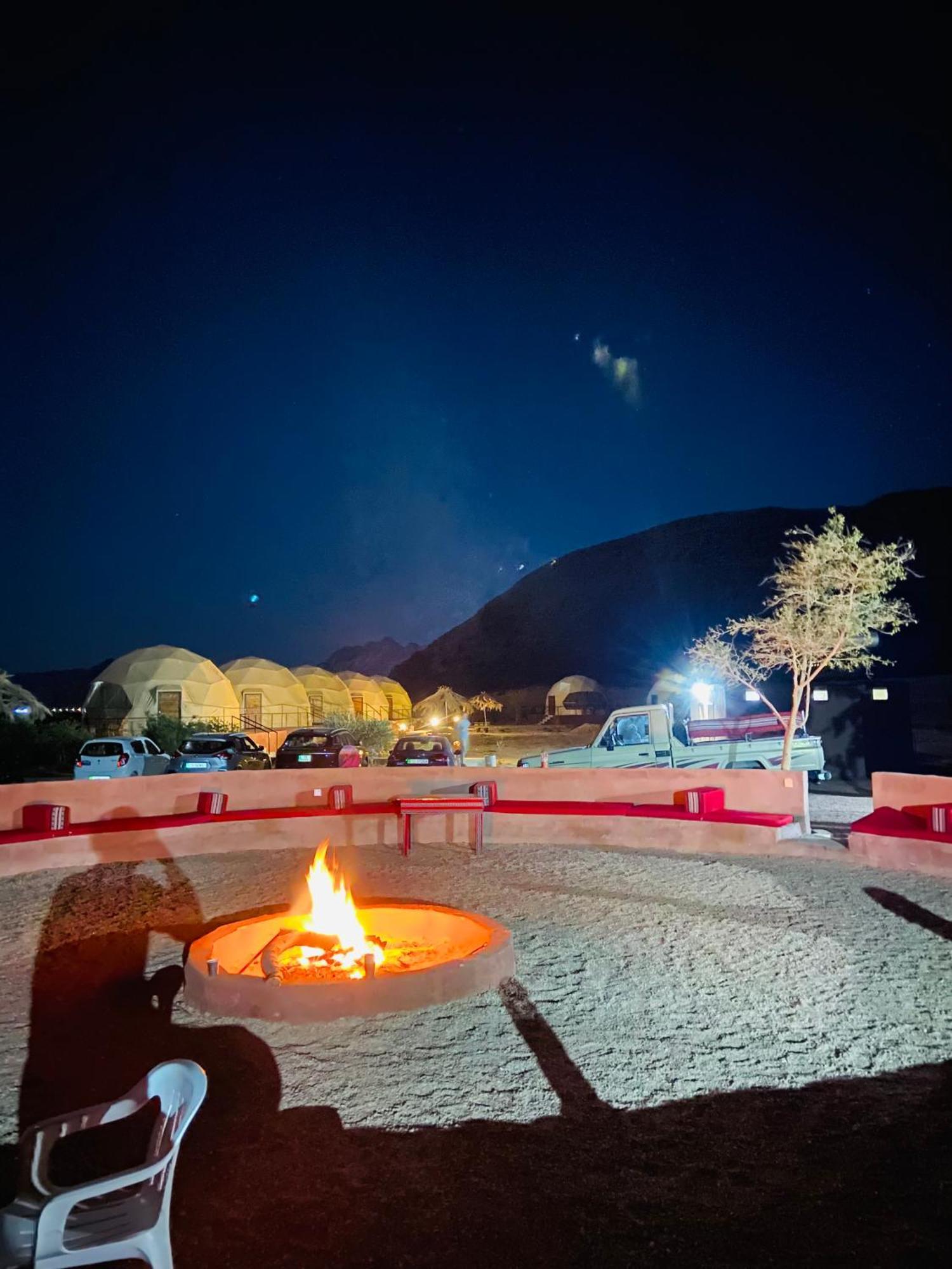 Bilal Luxury Camp Hotell Wadi Rum Exteriör bild