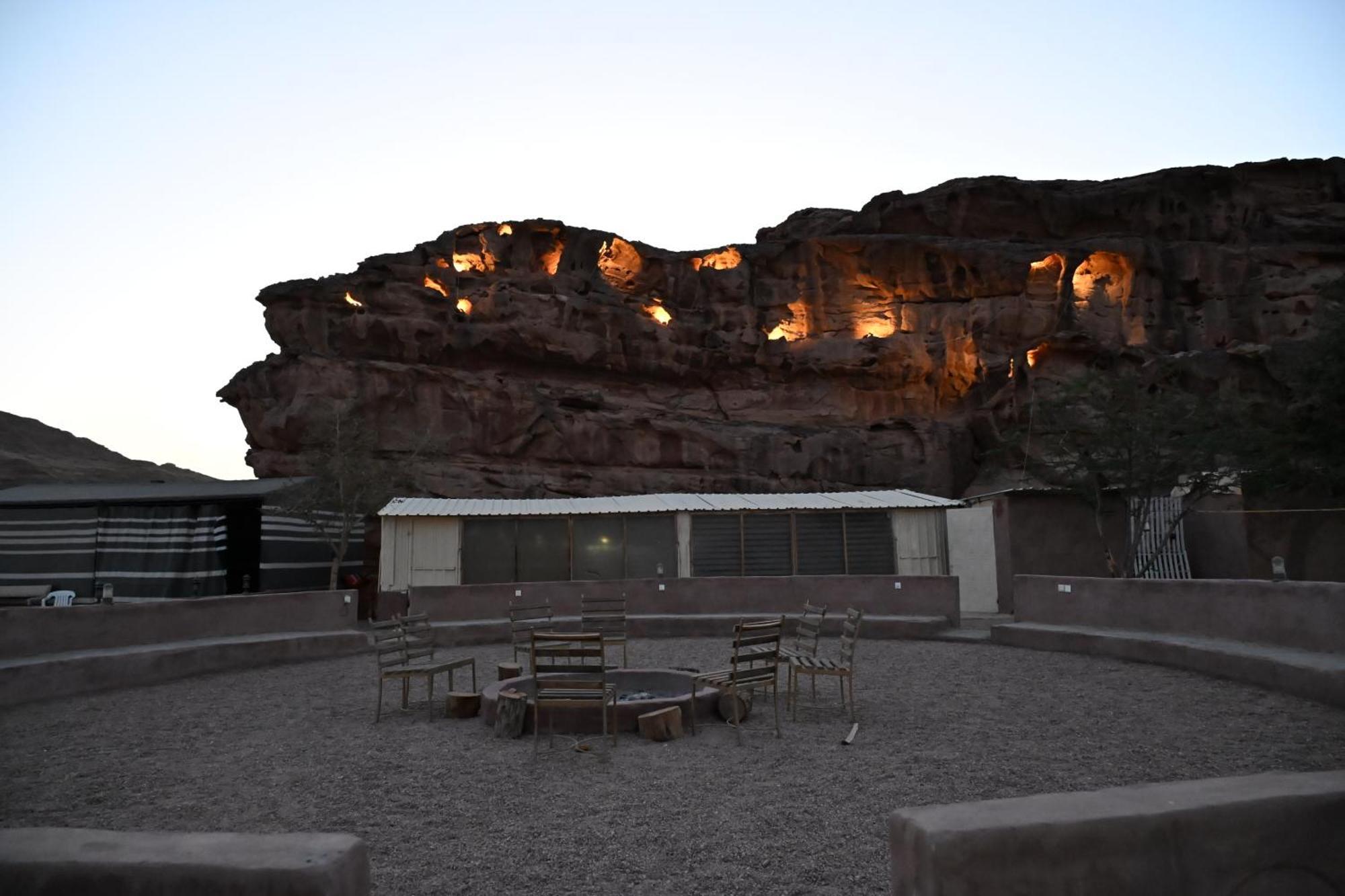 Bilal Luxury Camp Hotell Wadi Rum Exteriör bild