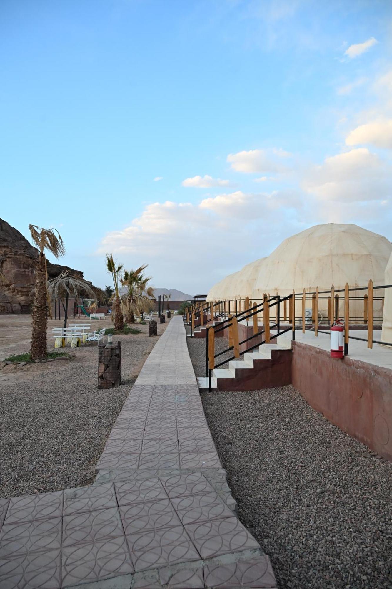 Bilal Luxury Camp Hotell Wadi Rum Exteriör bild