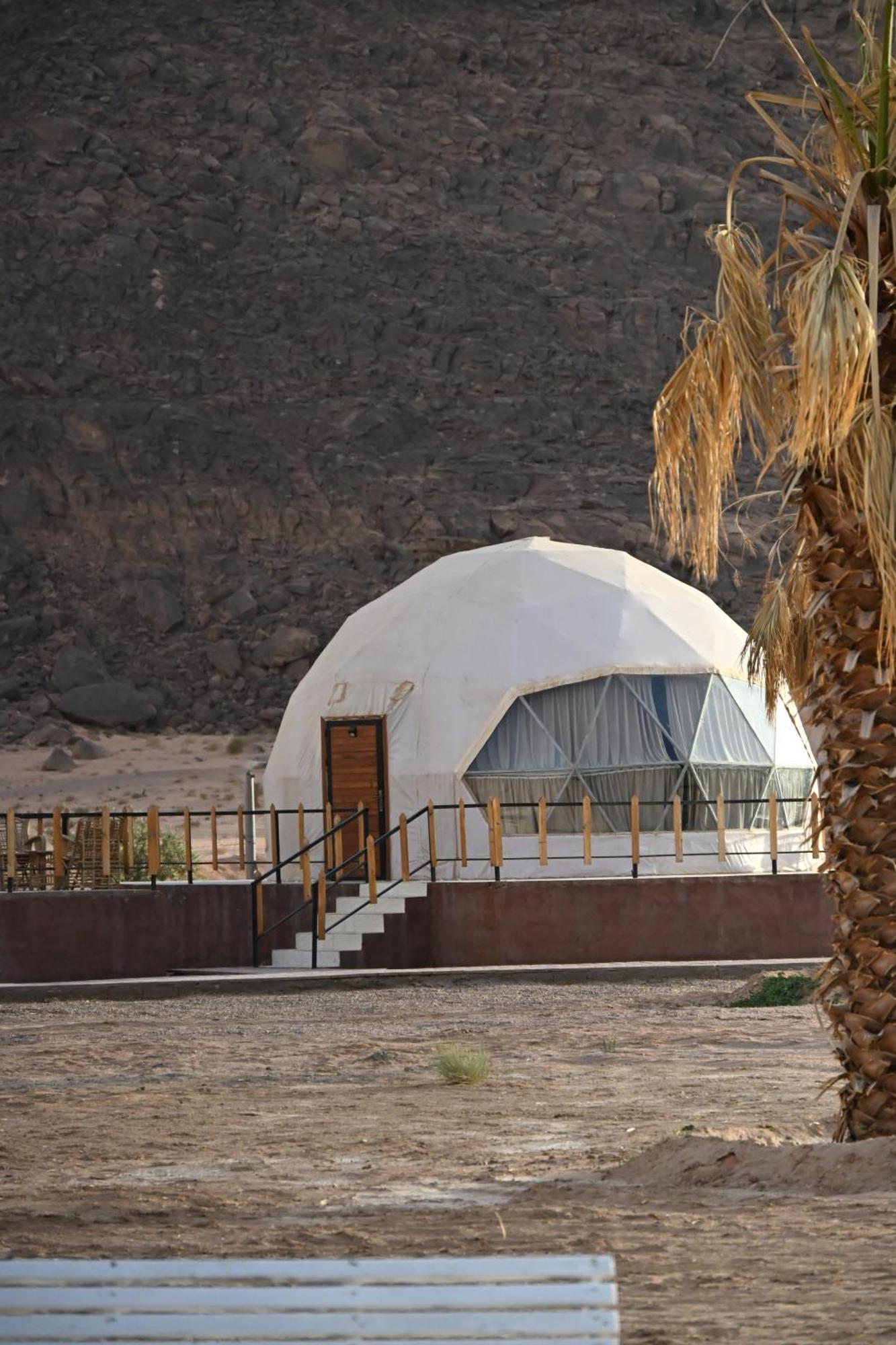 Bilal Luxury Camp Hotell Wadi Rum Exteriör bild